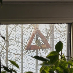 Подвесная садовая кормушка для птиц House_for_birds "Вигвам"