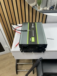 Автомобильный инвертор Qoltec Monolith 2000 Вт/4000 Вт, 12 В на 230 В, Чистый синус (51935) (5901878519357)