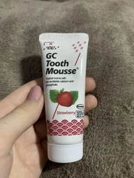 Ремінералізуючий захисний крем GC Tooth Mousse для чутливих зубів з смаком полуниці та дині