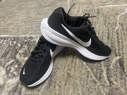 Кроссовки женские Nike W Revolution 8 36.5 Молочный HJ8485-105