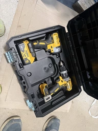 Набір із двох інструментів акумуляторних безщіткових DeWALT, 18В XR Li-lon 5 Аг, вага 6.76 кг, 2 аккумулятори, зарядне пристрій,