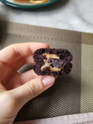 Печенье безглютеновое MonLasa Brownie Salted Caramel Cookies Брауни с соленой карамелью 120 г (5060140293019) фото от покупателей 1