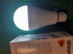 Лампа аккумуляторная LED 20W, E27, Автономная аварийная лампочка 6800-7300К + 2 сменных аккумулятора, Белая (3641245742)