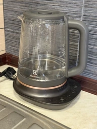 Электрочайник Electrolux 2400 Вт стекло, выбор температуры нагрева 1.7л Медный (E7GK1-8BP) фото от покупателей 1