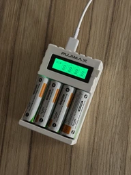 Зарядное устройство для аккумуляторов AA AAA Pujimax PJ-LCD005 зарядка батареек пальчиковых мизинчиковых Ni-Mh Ni-Cd 1.2V на 4 слота канала с LCD дисплеем экраном индикацией Type-C Micro USB кабель универсальное для аккумуляторных батарей бытовое White фото от покупателей 3