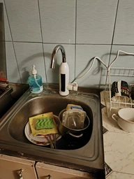 Проточный водонагреватель электрический 3000Вт 220В с мгновенным нагревом воды, кран-смеситель с индикатором температуры и нижним подключением, компактный бойлер для кухни и ванной Белый, RX-011-White фото от покупателей 4