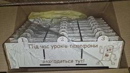 Органайзер деревянный для хранения смартфонов на 24 ячейки (257)
