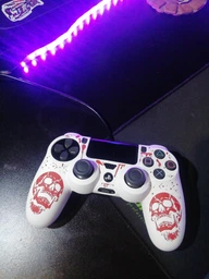 Защитный силиконовый чехол Scull (Black/White) для геймпада Sony DualShock (PS4) + накладки на стики