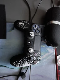 Качественный защитный силиконовый чехол Marvel`s Spider-Man 2 (Black) для геймпада Sony DualShock 4 PS4 + накладки на стики [466129364] фото от покупателей 1