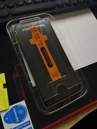 Защитное стекло на iphone 16 pro max самоклеющееся с олеофобным покрытием на весь экран 9D Shieldy фото от покупателей 2