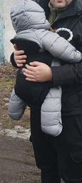 Слінг рюкзак ерго для новонароджених кенгуру дитячий хіпсіт з народження до 20 кг 3 положення носіння регульований 3 в 1 переноска для немовляти анатомічна посадка М позиція натуральна бавовна поперекова розгрузка широкі лямки регулювання розміру чорний фото від покупців 3