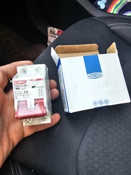 Вимикач постійного струму 40А двополюсний до 1000V EARU автоматичний для сонячних панелей, акумуляторів. DC MCB EACBDC-63 2P Icu=6kA (автомат, рубільнік на DIN рейку)