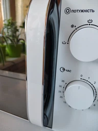 Мікрохвильова піч PRIME Technics PMW 20734 HW