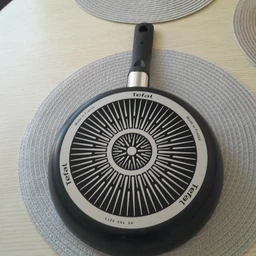 Сковорода Tefal Hard Titanium Essential 28 см (C3880642) фото от покупателей 8