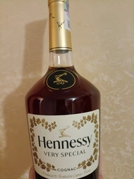 Коньяк Hennessy VS 4 года выдержки 1 л 40% в подарочной упаковке (3245990255215_3245990262411) фото от покупателей 2