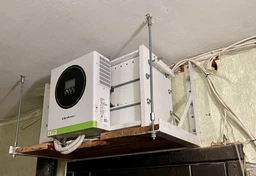Гибридный инвертор Qoltec 3.5 kW 100A 24V MPPT Sinus Wi-Fi option (5901878538648)