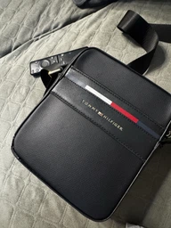 Сумка в стиле Tommy Hilfiger Foundation Mini Reporter мужская, черная фото от покупателей 2