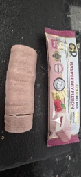 Протеиновый батончик CODEXFORM Raspberry Fusion. Без сахара. 36% протеина. Формула сочетает молочный протеин и гидролизованный коллаген. Вкус йогурта с малиной в натуральном белом шоколаде. Источник качественного белка.