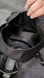 Кожаный рюкзак для города 30х23х10 / наплечная сумка для офиса, черная фото от покупателей 7