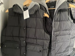 Теплый жилет короткий женский Colin's CL1075669BLK S Black (8684112818337)