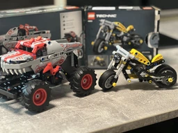 Конструктор LEGO Technic Monster Jam ThunderROARus з інерційним двигуном 232 деталей (42200)