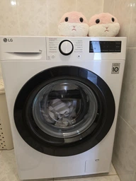 Стиральная машина LG серии AI DD™ TurboWash™ 360˚ F2Y5FS6W, фронтальная, узкая, 9 кг, 1200, класс A/A/B, 47 см, 12 программ, дисплей, пар, инвертор, белый с черным люком фото от покупателей 1