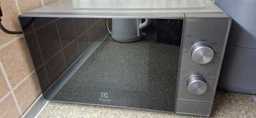 Микроволновка Electrolux EMZ421MMK 1000 Вт черная 4824225 фото от покупателей 3