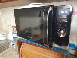 Мікрохвильова піч Gorenje MO20S4BC