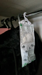 Поглинач вологи підвісний RZTK DryBag від плісняви та запахів 500 мл фото від покупців 1