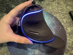 Эргономичная вертикальная игровая мышь Delux M618 PLUS, проводная мышка для ПК 6 кнопок 4000DPI RGB фото от покупателей 1