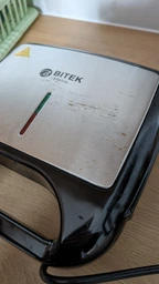 Сендвічниця на 600 мл з антипригарним покриттям на 2000 Вт BITEK BT-261