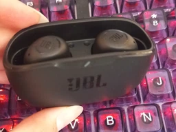 Навушники JBL Wave Buds, Bluetooth, мікрофон, чохол з функцією зарядки, технологія "JBL Deep Bass Sound", Black