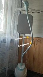 Відпарювач одягу вертикальний з прасувальною дошкою для всіх видів тканин курток, піджаків, пальто, тканин, синтетики, фіранок, тюлів, штор, текстилю, білий + блакитний фото від покупців 5