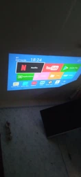 Проектор Smart 4K Projector Ultra HD до 130 дюймів міні портативний HDMI Android + iOS Bluetooth 5.0 Wi-Fi 6 мультимедійний домашній кінотеатр + чорна крапка