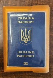 Обложка на паспорт книжку (прозрачная, с кармашками) фото от покупателей 1