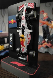 Стенд Подставка с Логотипом Oracle Red Bull Racing Для Всех Моделей F1 в Масштабе 1/43 Bburago/Panini/Centauria и Других / RB14 / RB15 / RB16B / RB18/ RB19 / RB20 фото от покупателей 1