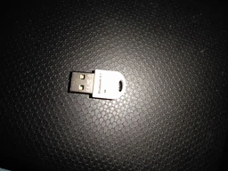 Bluetooth адаптер 5.1 + EDR блютуз адаптер для комп'ютера ноутбука миші клавіатури принтерів динаміків навушників Windows 11/10/8.1/8/7/XP Pavlush YT-77