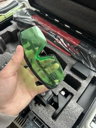 Уровень лазерный Yato на 4-плоскости зеленый луч (25 м) 2 Li-Ion аккумулятор 3.7 V (штатив 1.2 м) YT-30415
