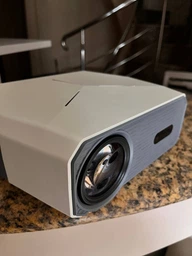 Проектор домашний кинотеатр LED портативный Wi-Fi Android 720P HD 120 ANSI люмен с автофокусом автокоррекцией трапеции голосовым управлением пультом с поворотом 180° для просмотра фильмов сериалов игр на стену потолок компактный для дома квартиры отдыха фото от покупателей 7