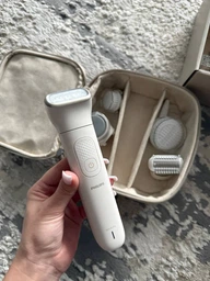 Набор для ухода за телом и лицом с насадкой Skin LED Philips BRE748/00 серии 9900 фото от покупателей 11