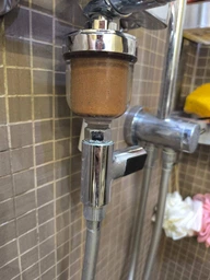 Проточний Фільтр води для душу чи крану на лійку для грубого очищення від жорсткої води та іржі для ванної + 10 картриджів