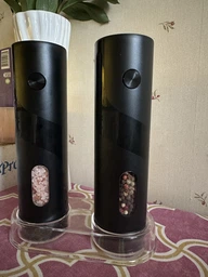 Набор из 2 электрических мельниц для специй с подсветкой и подставкой Electric Grinder SET для измельчения соли и перца, черный фото от покупателей 1