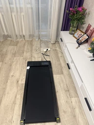 Компактна електрична бігова доріжка Walking Pad для дому з навантаженням до 100 кг без поручнів, ультратонкий тренажер для ходьби та бігу 1–6 км/год з LED дисплеєм та 12 програмами Чорна, VEN-1430