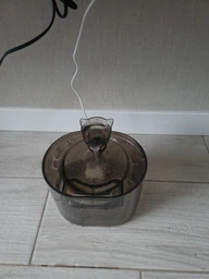 Автоматическая поилка для котов и собак животных питьевой фонтан поилка с фильтром для воды 2.2л прозрачная фото от покупателей 3