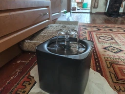 Автоматична поїлка для котів і собак питний фонтан фонтанчик кота кішки кішок автопоїлка напувалка Smart 2 л чорна фото від покупців 3