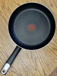 Сковорода Tefal Hard Titanium Essential 28 см (C3880642) фото от покупателей 1