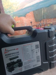 Автокомпрессор Poputchik 85 л/мин с набором ремкомплекта для шин в кейсе (13-015-IS)