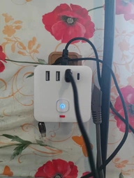 Мережевий фільтр розгалужувач трійник з USB type С переноска адаптер туристичний з захистом від перевантаження та стрибків напруги розподільчий блок розеток 3 розетки 3 ЮСБ + 1 Type-C PD для телефону ноутбука планшета 220В 4000 Вт настінний з вимикачем