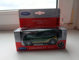 Модель машины 1:34-39 CHEVROLET NIVA trophy Welly 42379TY-W темно-зеленый фото от покупателей 1