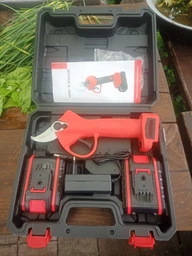Секатор акумуляторный VOLLYX RED 21V кусторез садовые ножницы + 2 аккумулятора + кейс фото от покупателей 2